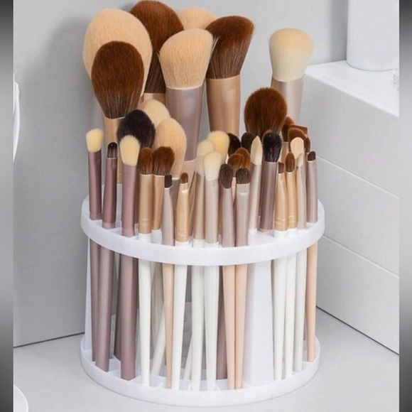Makeup Brush Storage Rack - Picture 3 of 3